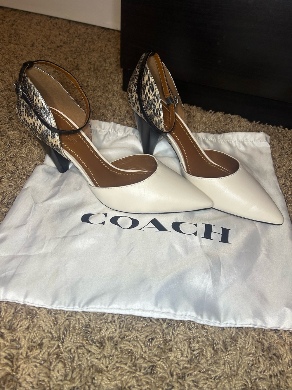 COACH Woman's Wynne Ankle Strap D'Orsay Chalk/Natural/Snake Print Size: 11 M